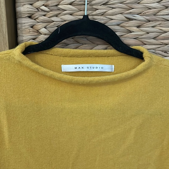 Yellow wool sweater - Picture 2 of 5